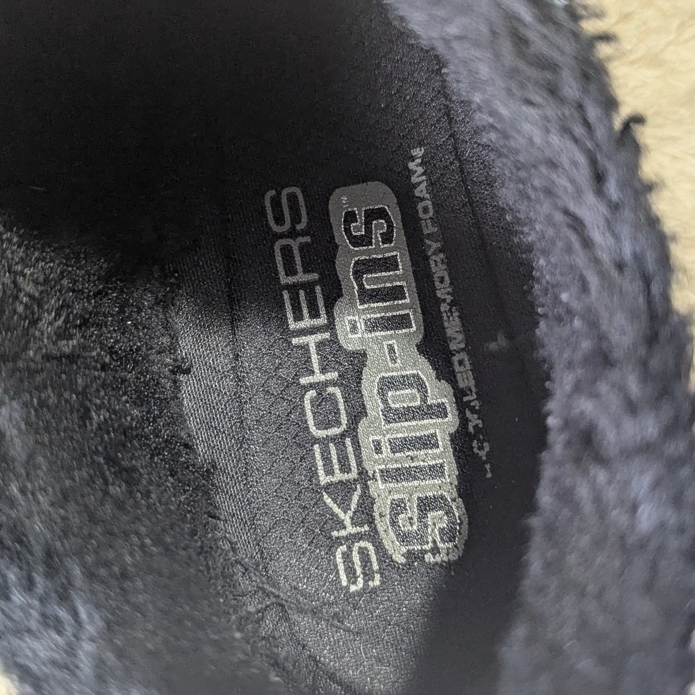 Like New Women's Skechers Slip-Ins's Black Faux Fur Lined Shoe/Sneaker - Picture 10 of 10